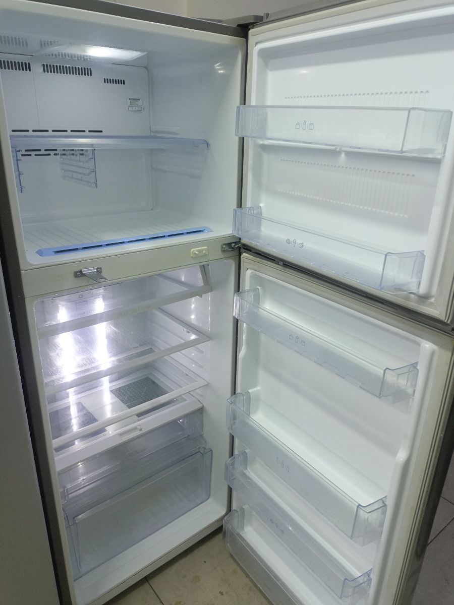 Lg refrigerator - Image 2