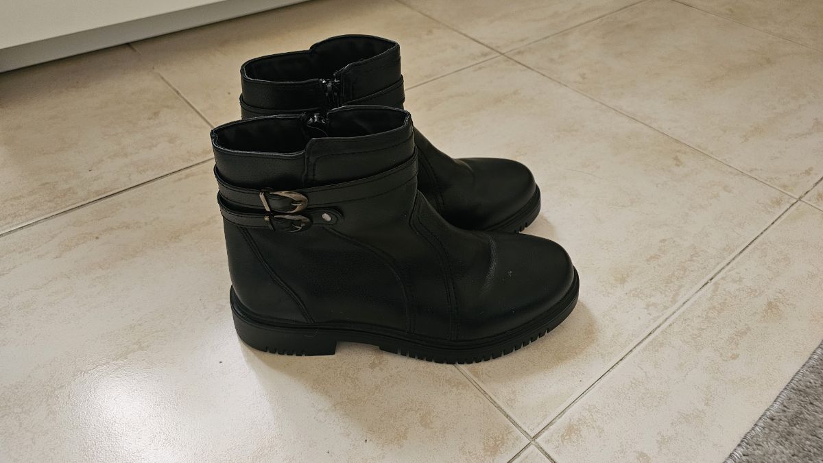 Ladies Boots very good condition - Image 3