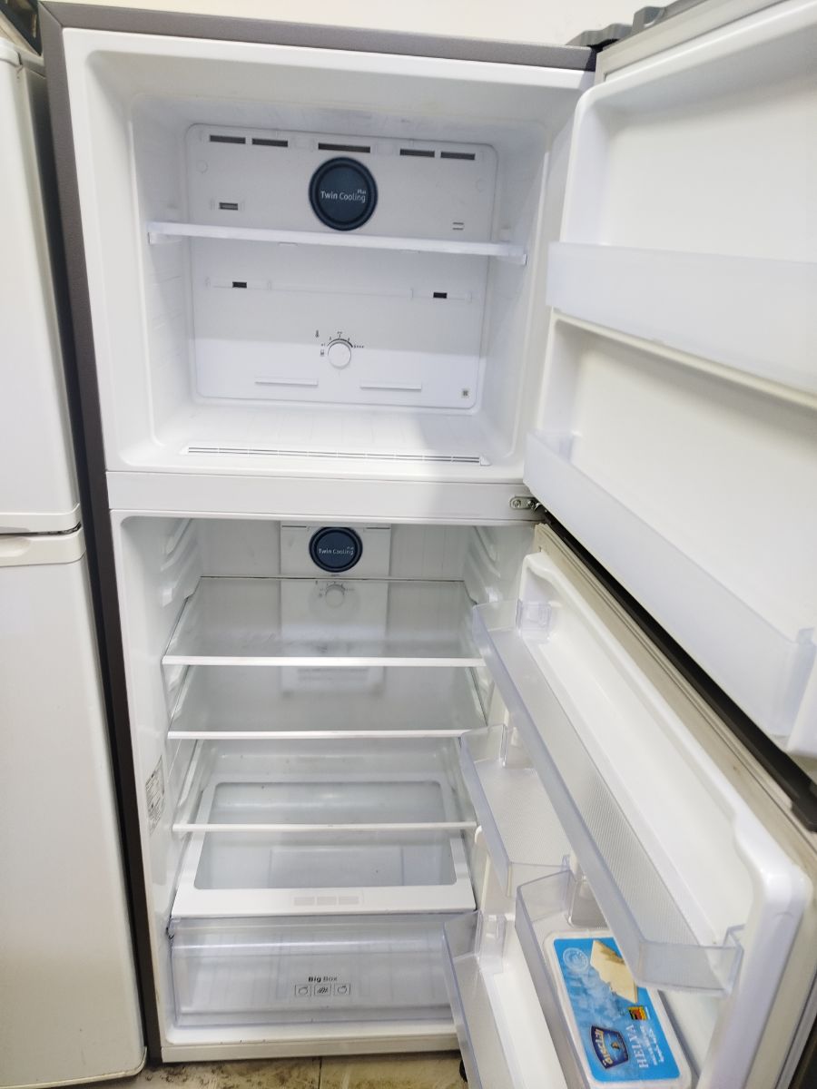 Samsung silver same new condition refrigerator for sale - Image 3