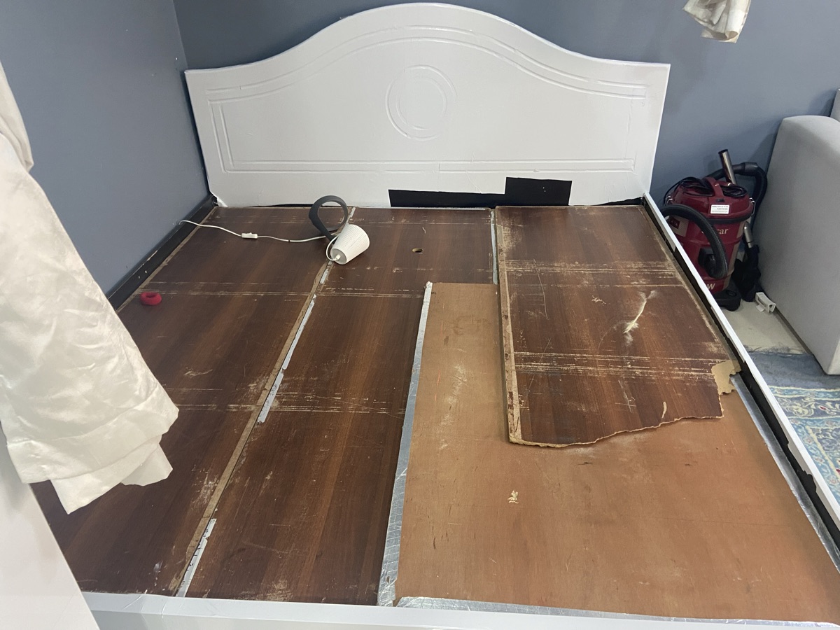 Bed cot,  for free King size - Image 2