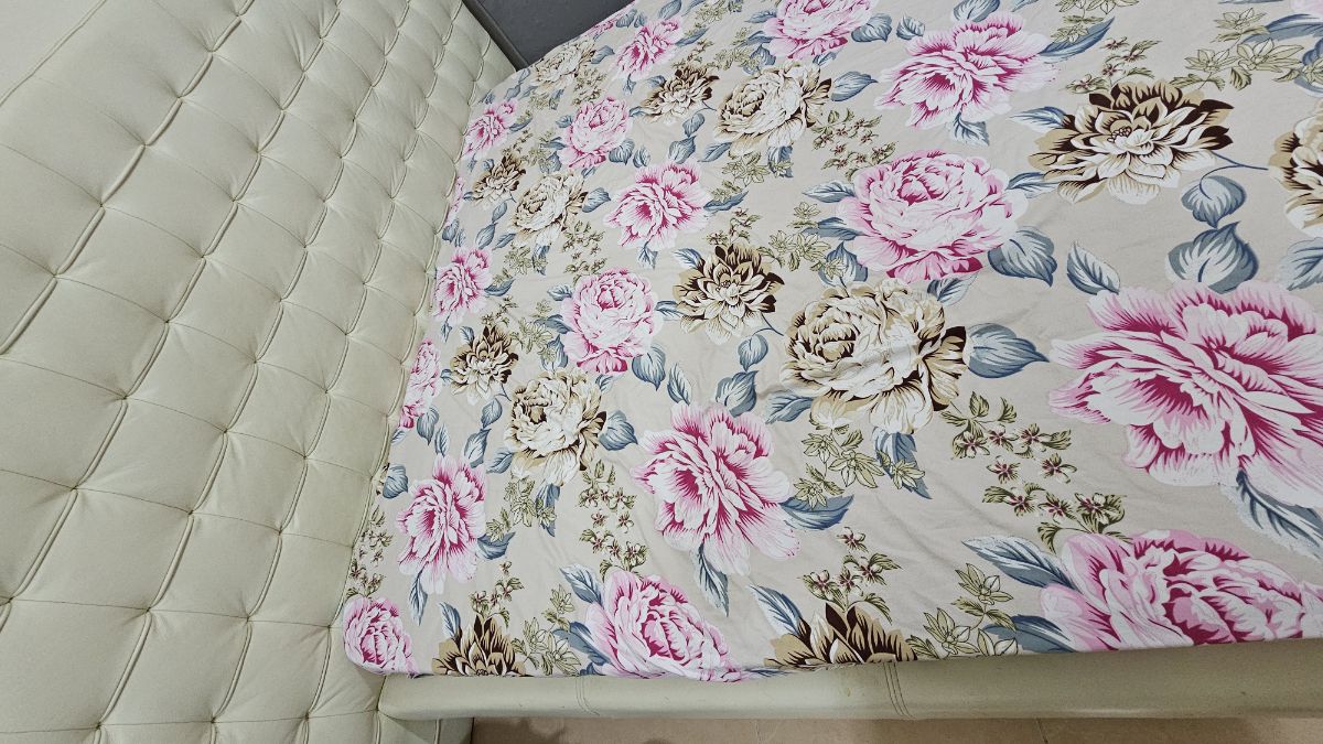 Bed with mattress - Image 4