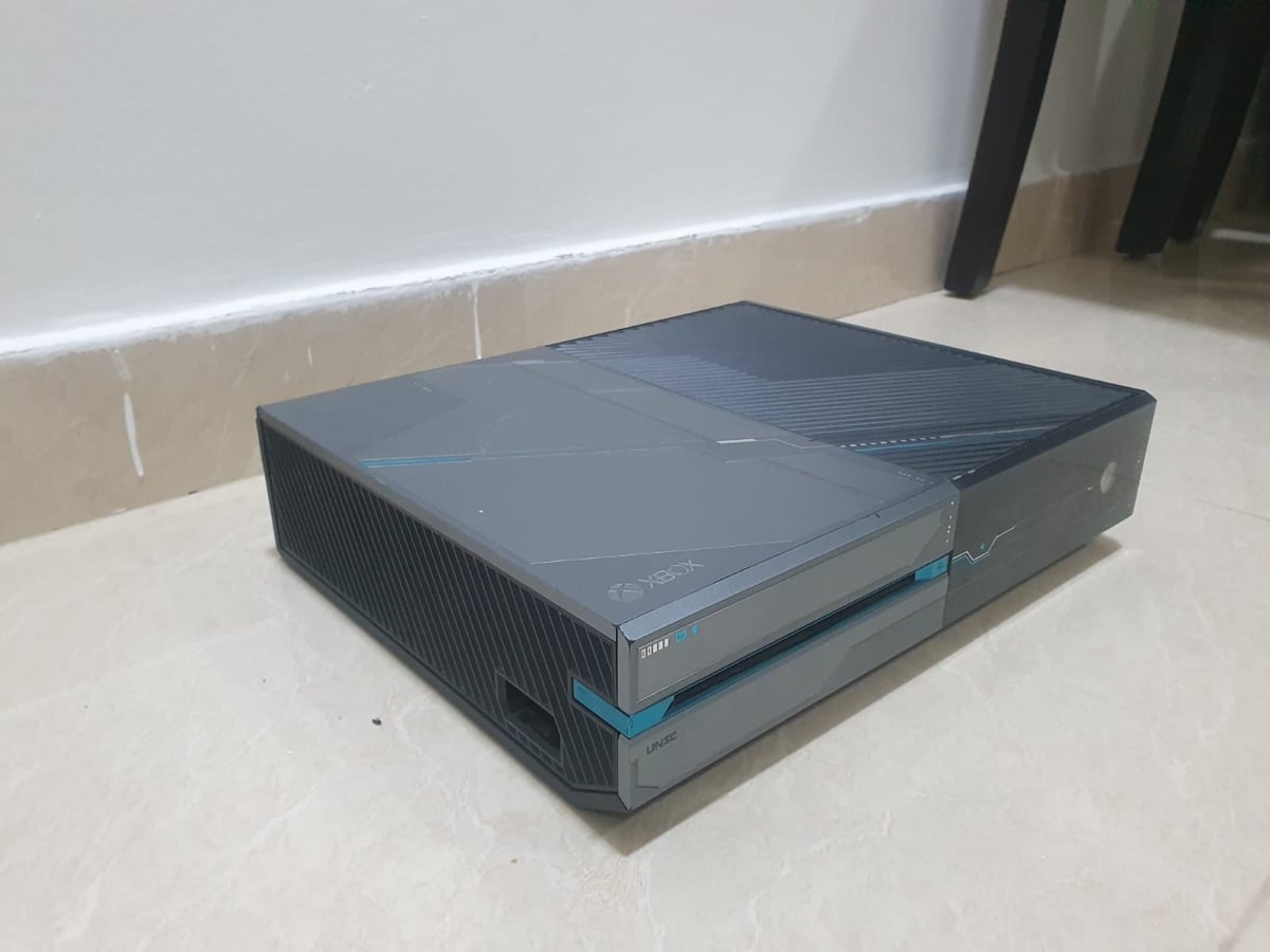 Xbox one 1 TB halo limited edition - Image 2