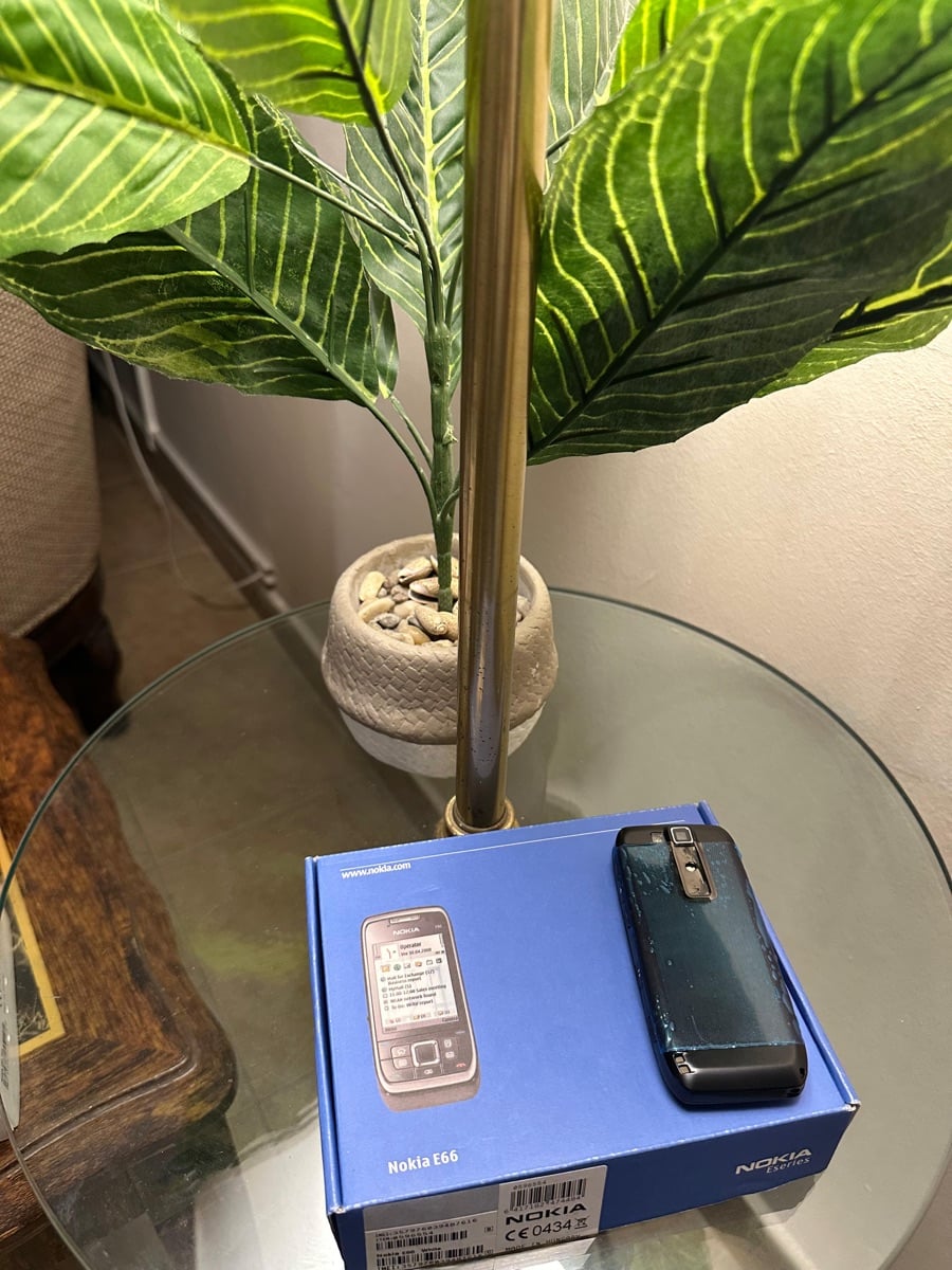 Old Nokia Classic phones. Free delivery - Image 12