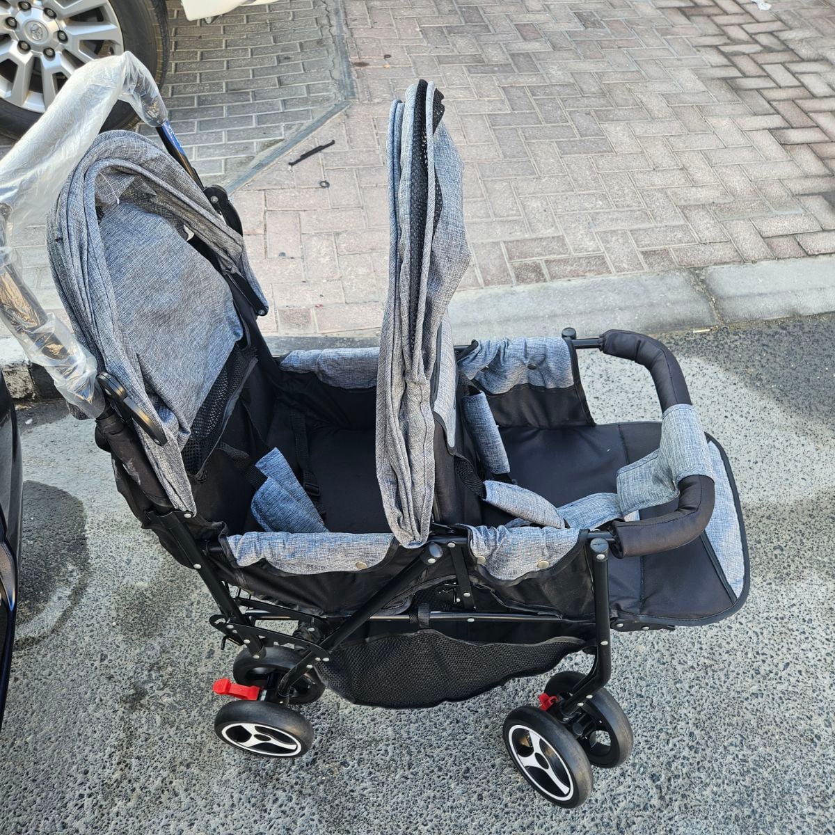 Stroller for 2 babies - Image 1