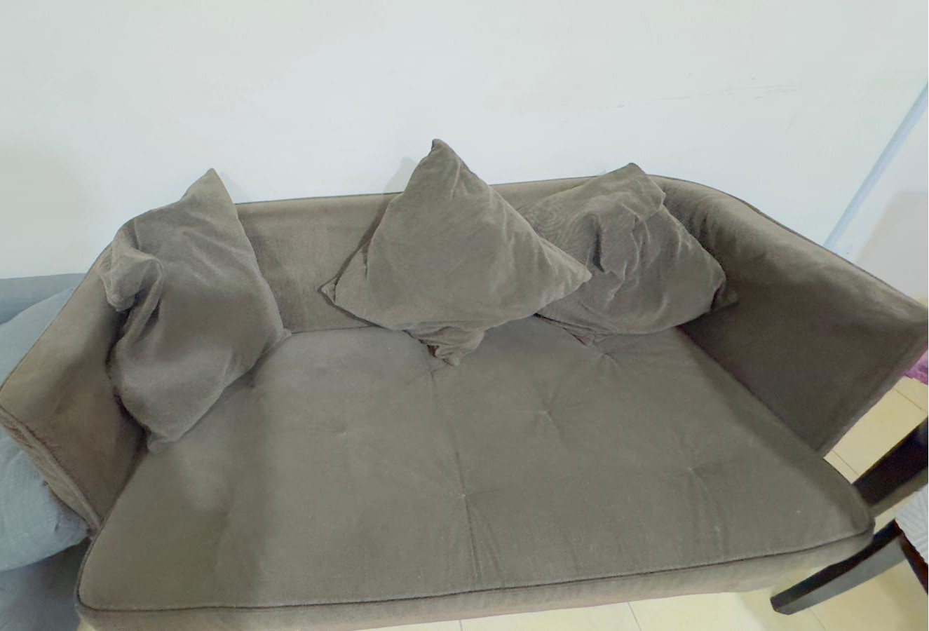 Old 3+2+1seater brown sofa  and 1 tea table  - Image 5