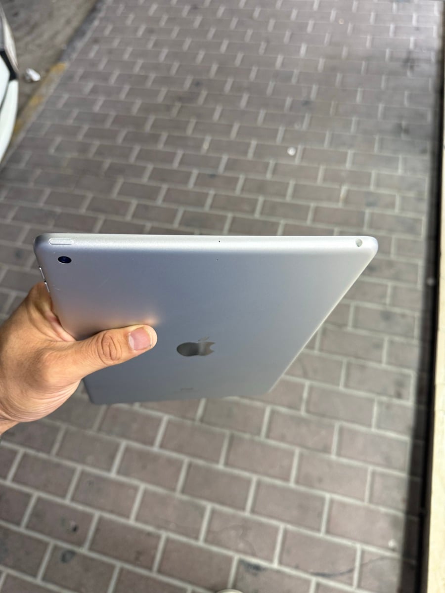 IPad 8genaration - Image 2