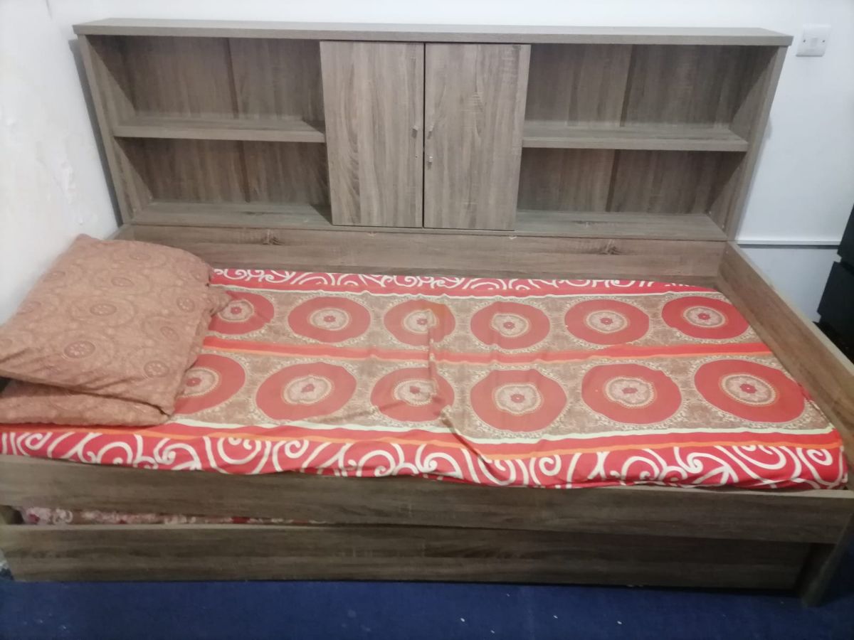 Single bed with under bed - Image 1