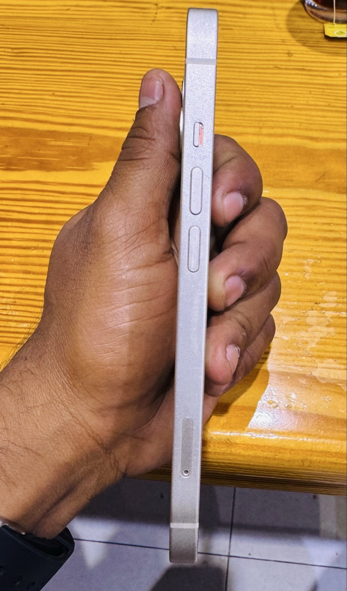 iPhone 13 - Image 2