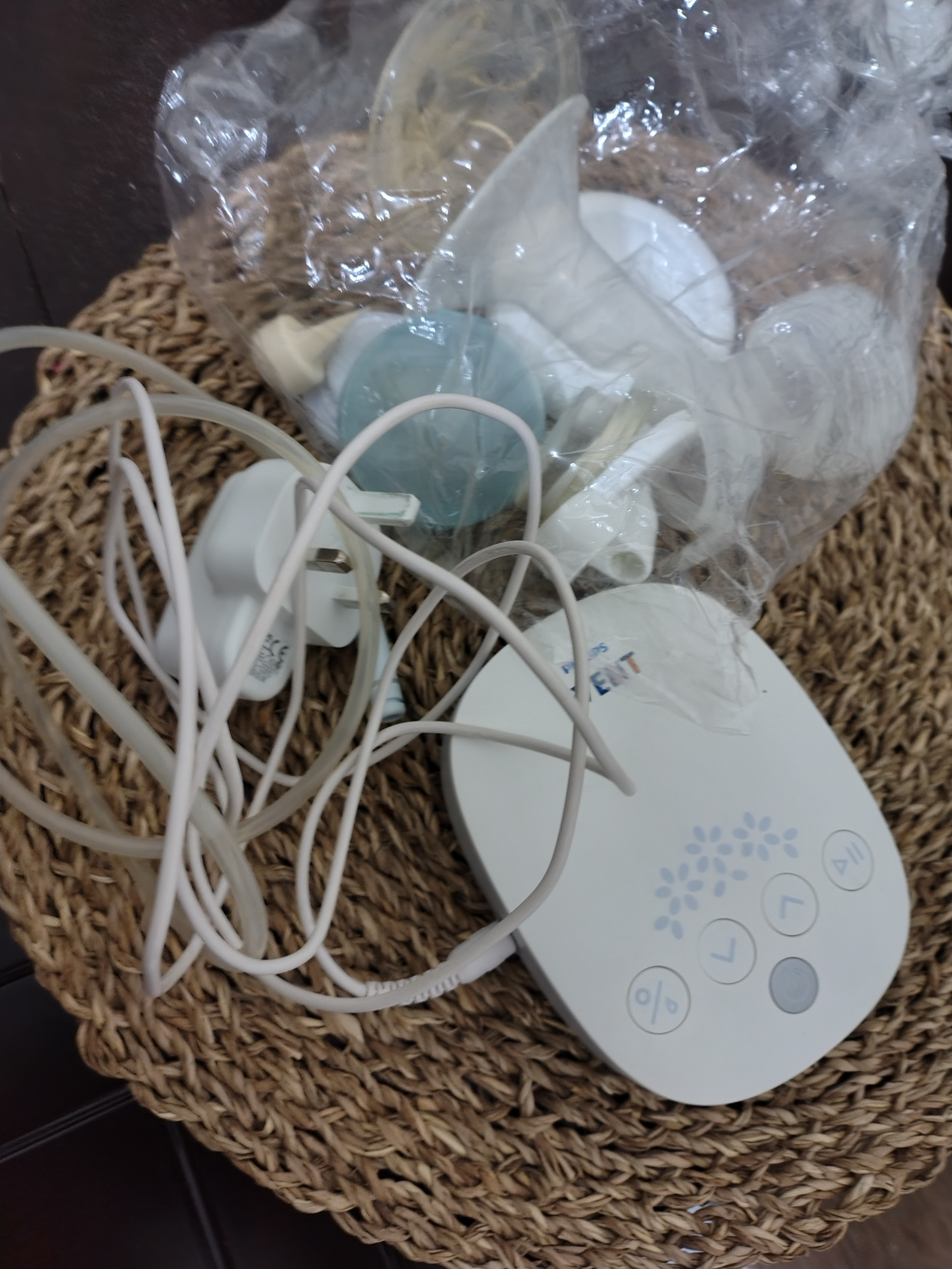 Breast pump with accessories  - Image 2