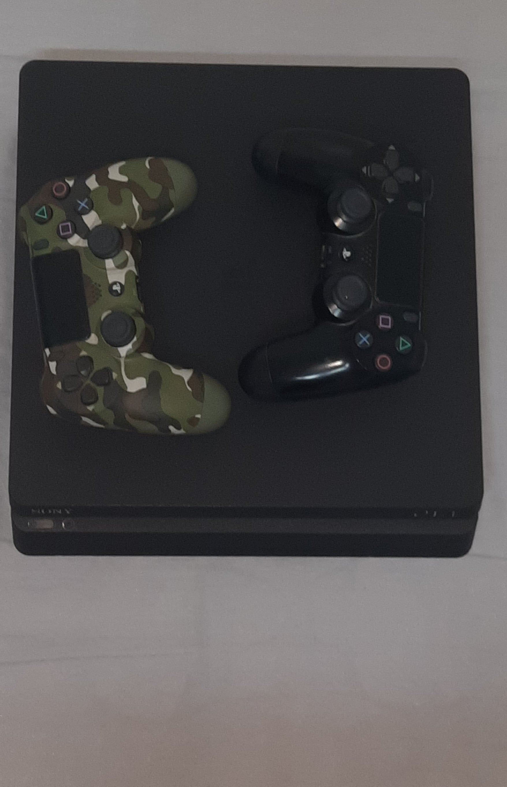Ps4 slim 1tb very good condition - Image 1