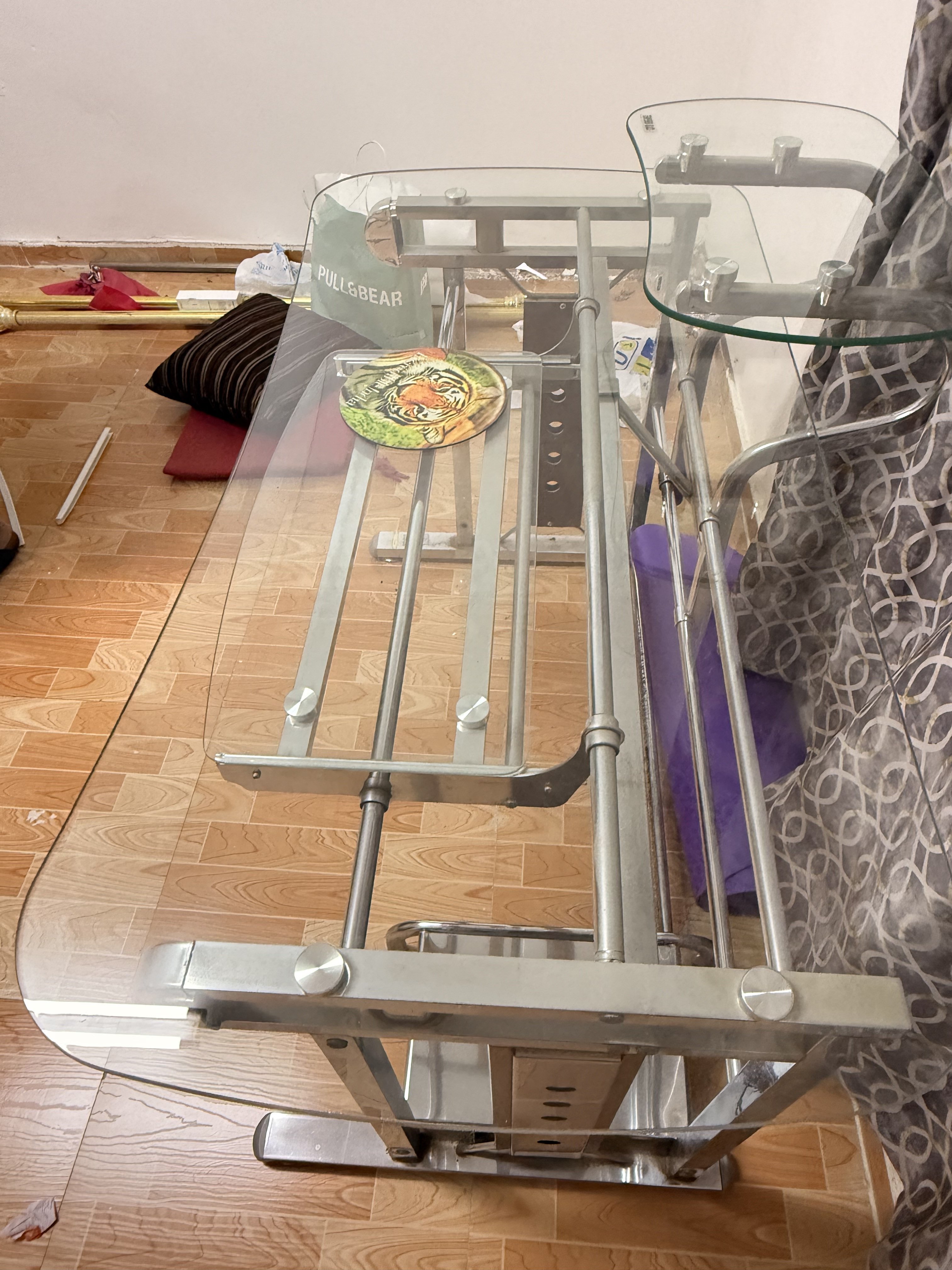 A Good condition glass top table - Image 2