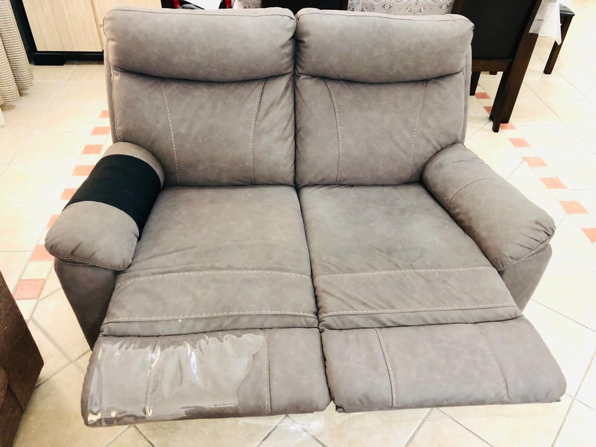 2 seater recliner sofa in good condition for URGENT salle - Image 3