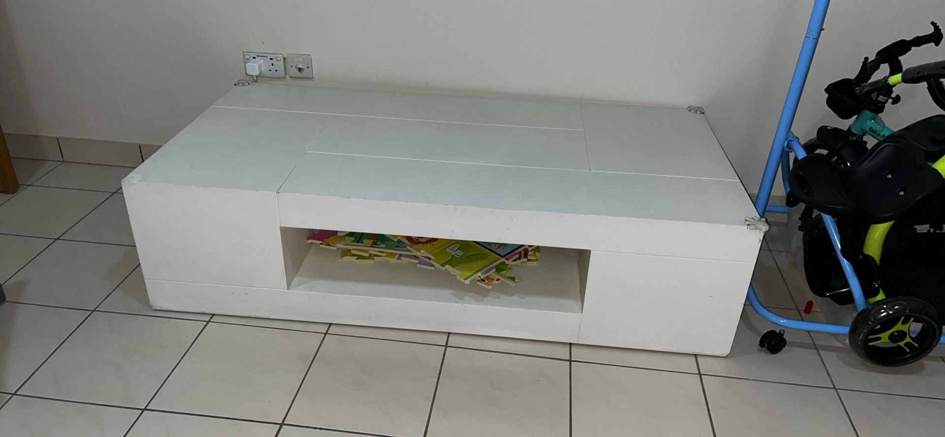Tv stand or coffee table  - Image 2
