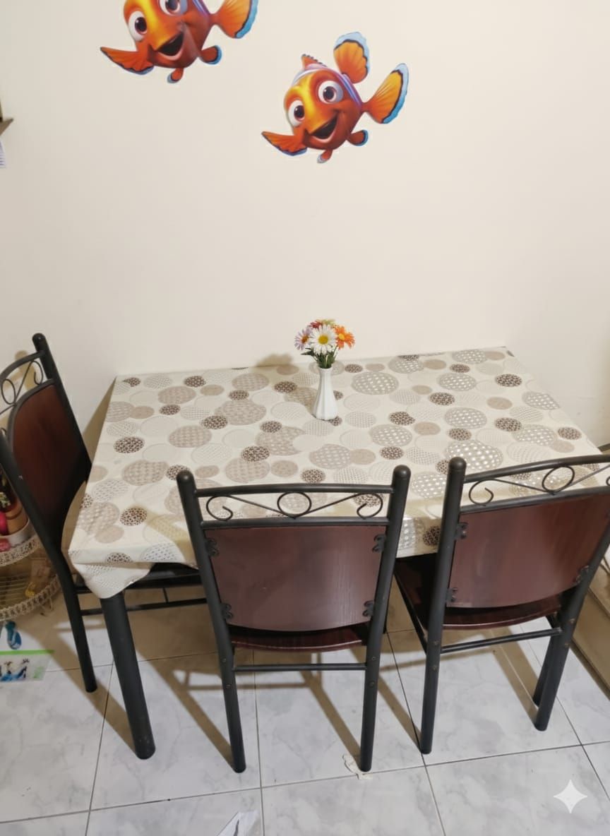 Dinning table - Image 1