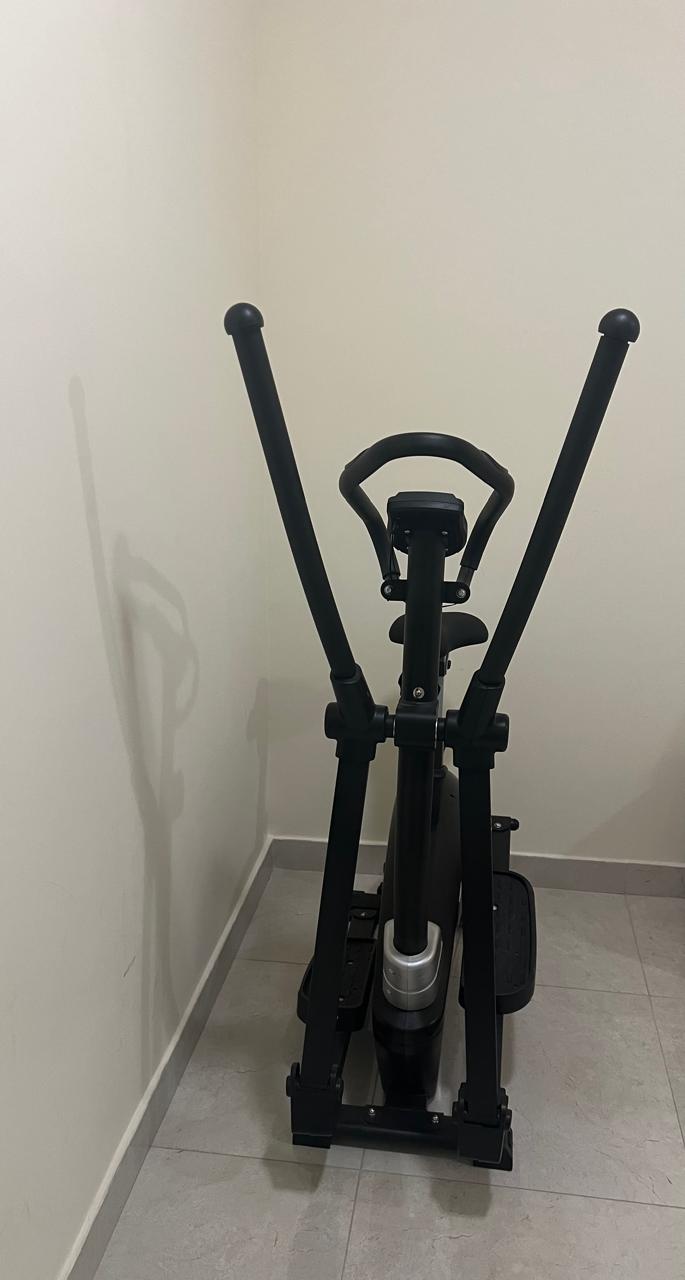Excellend condition, Brand new Elliptical Cross Trainer, rarely used - Image 3