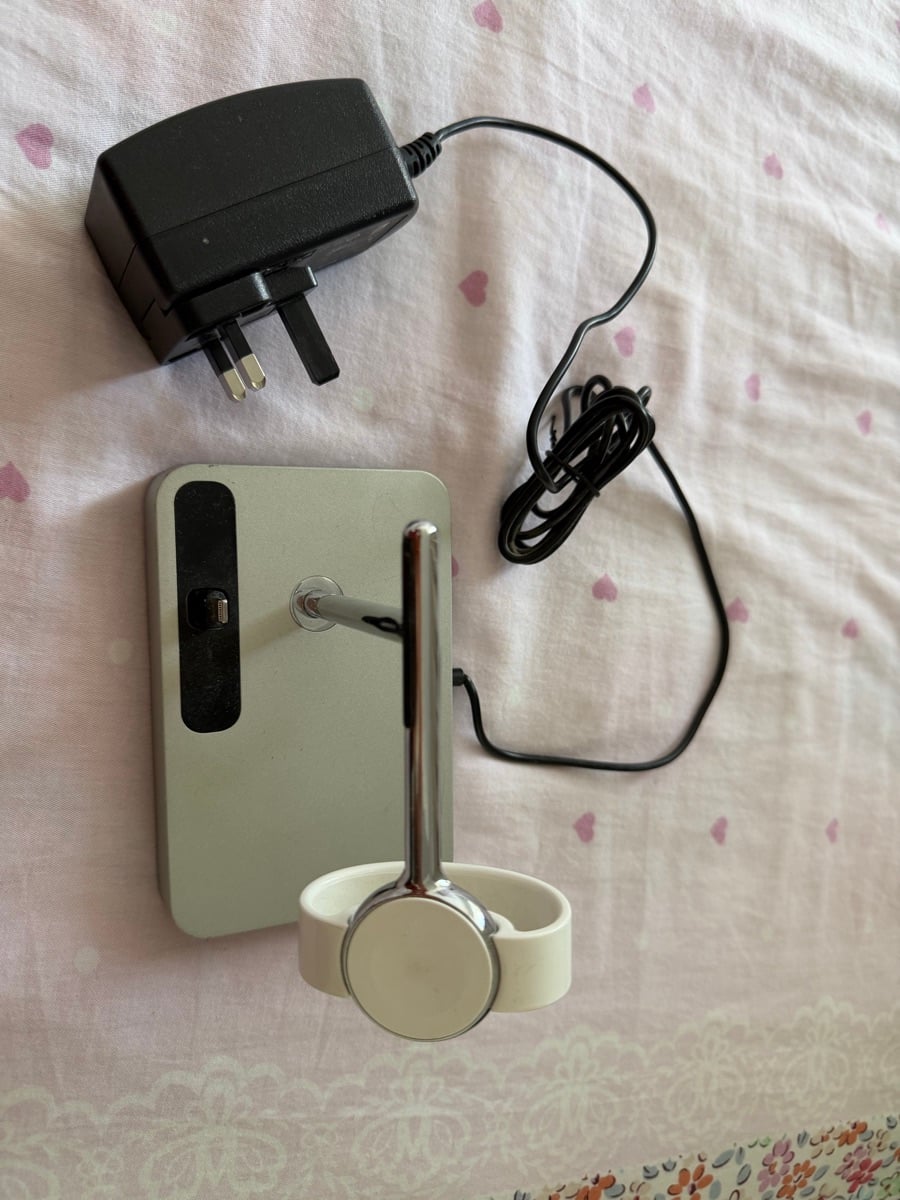 Apple iPhone and watch Belkin charger - Image 3