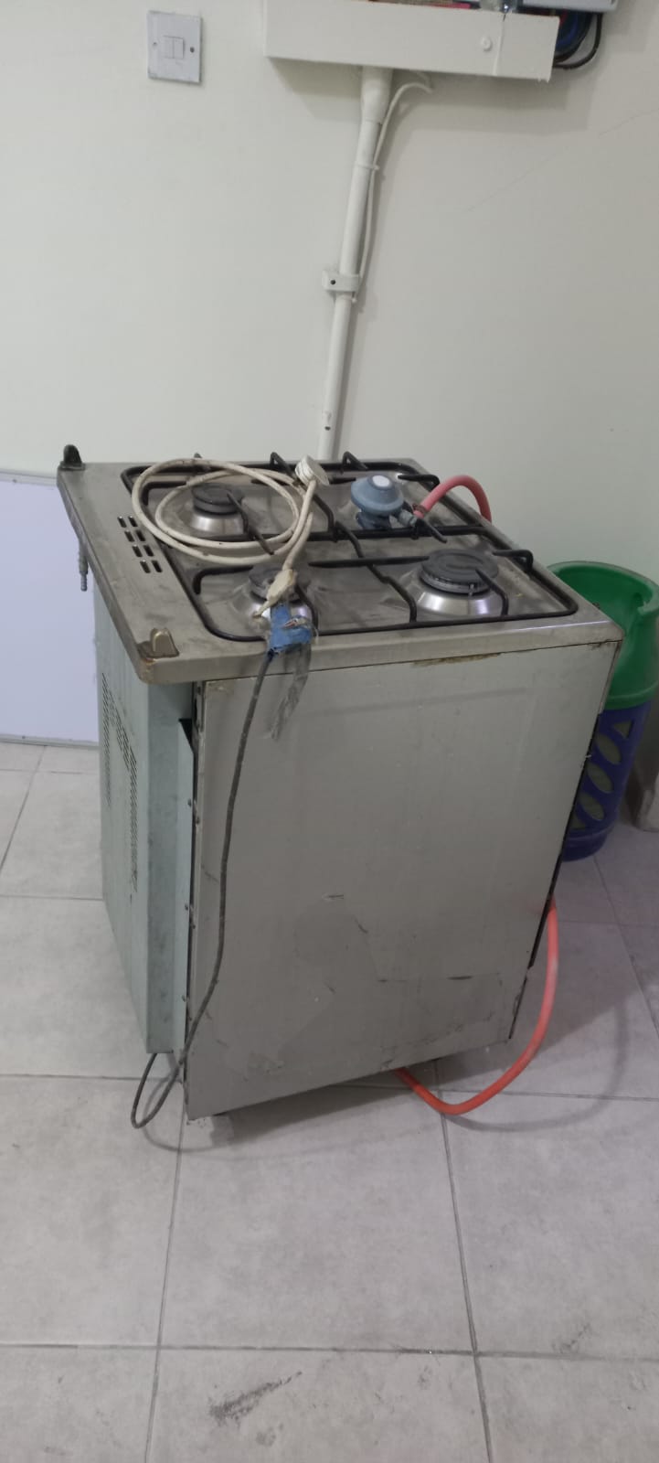 Good condition 4 burner stove for sale.  - Image 2