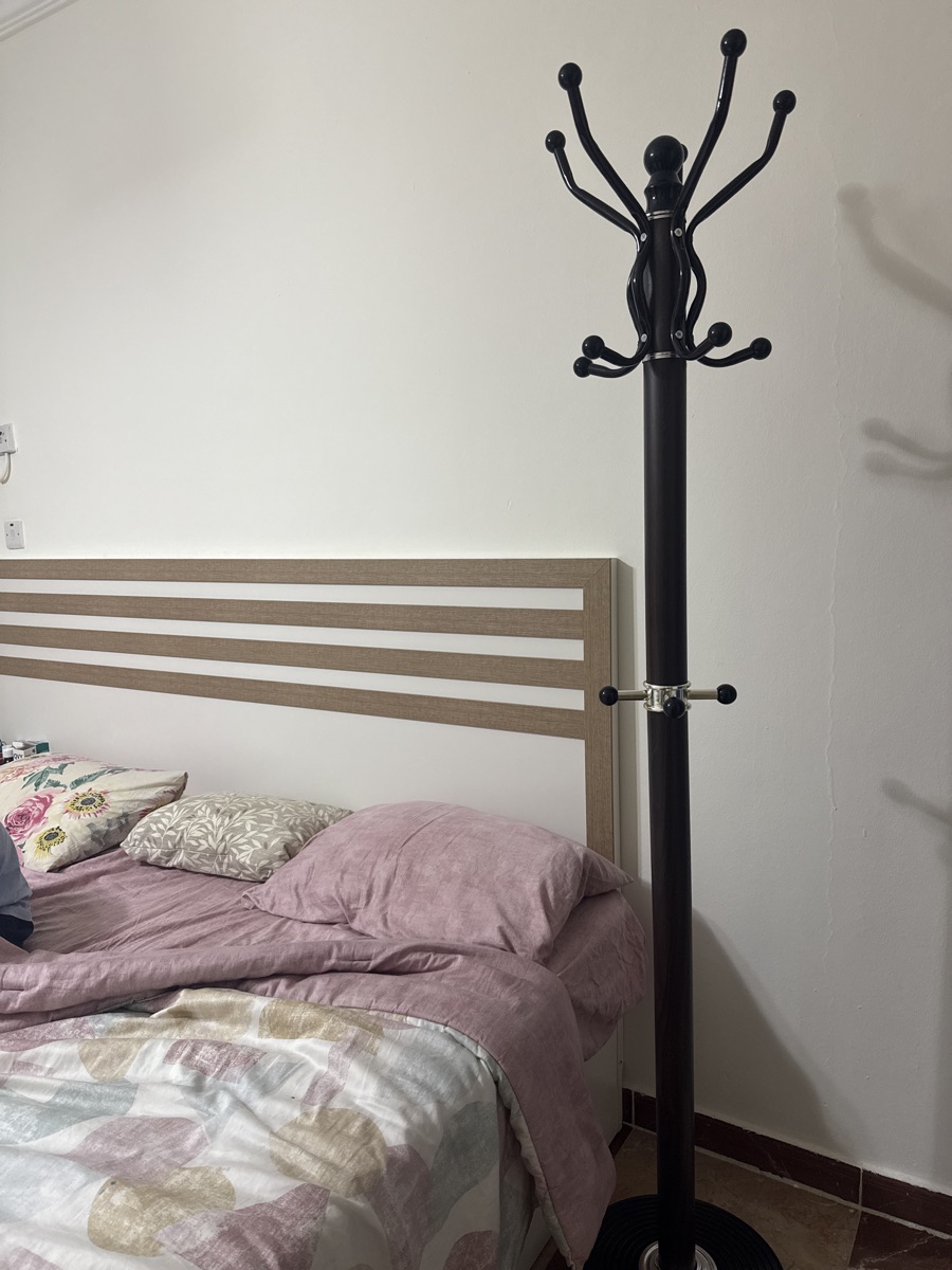 Clothes hanging stand - Image 1