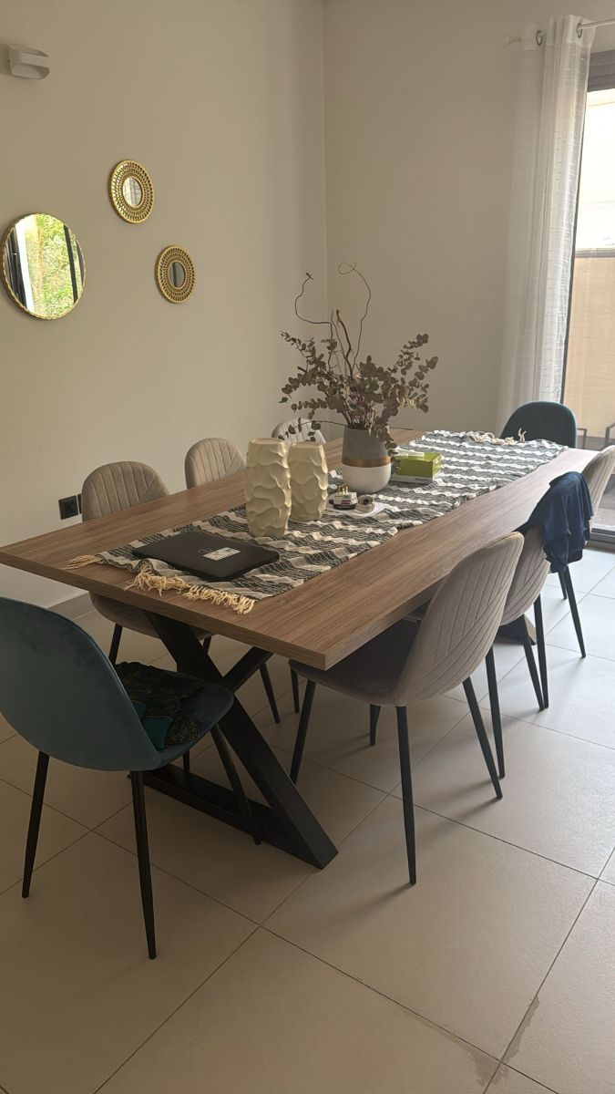 4 beds 1 king 1 queen 2 single sofa table chair - Image 3