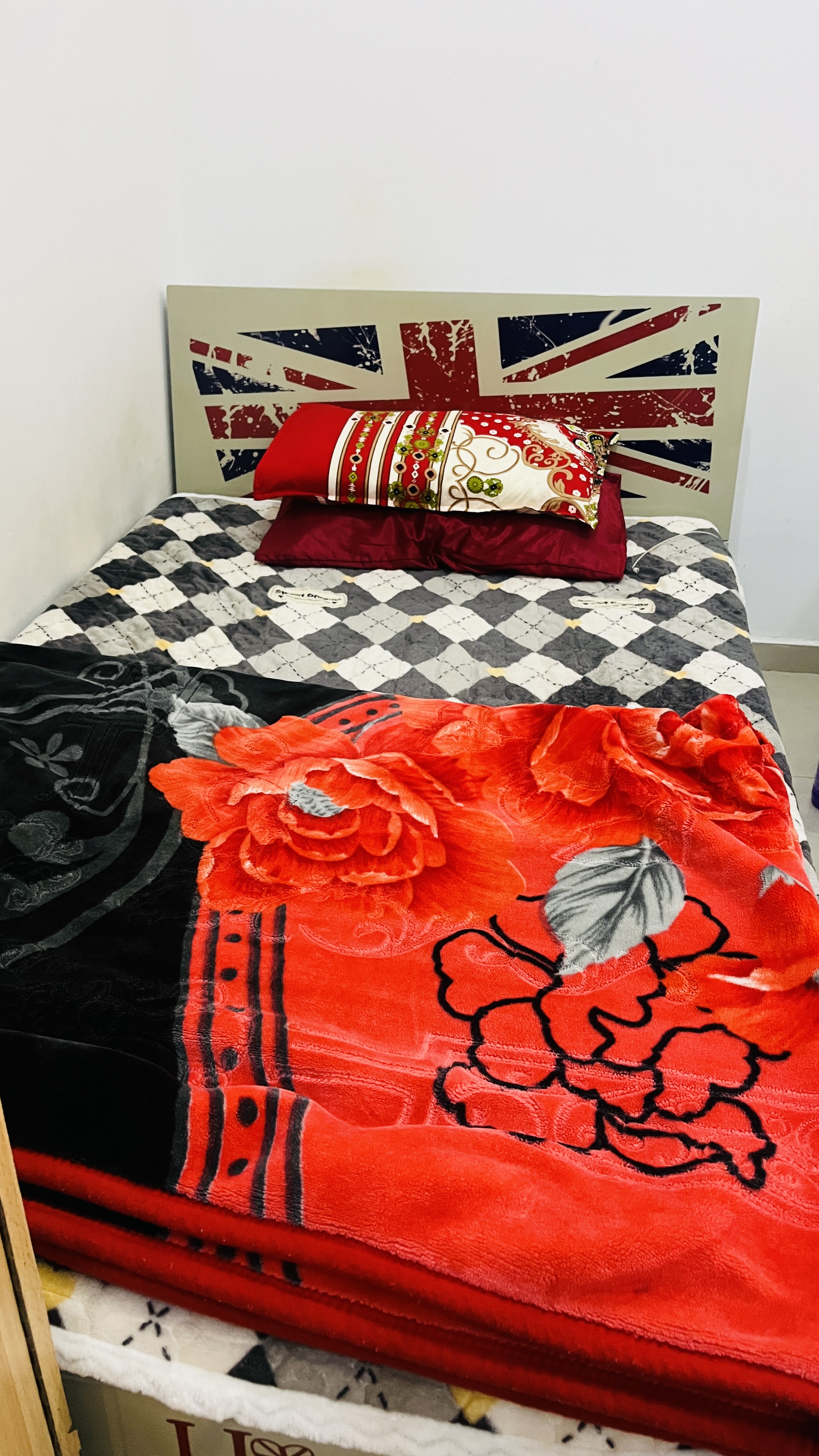 Single wooden bed for sale  - Image 3