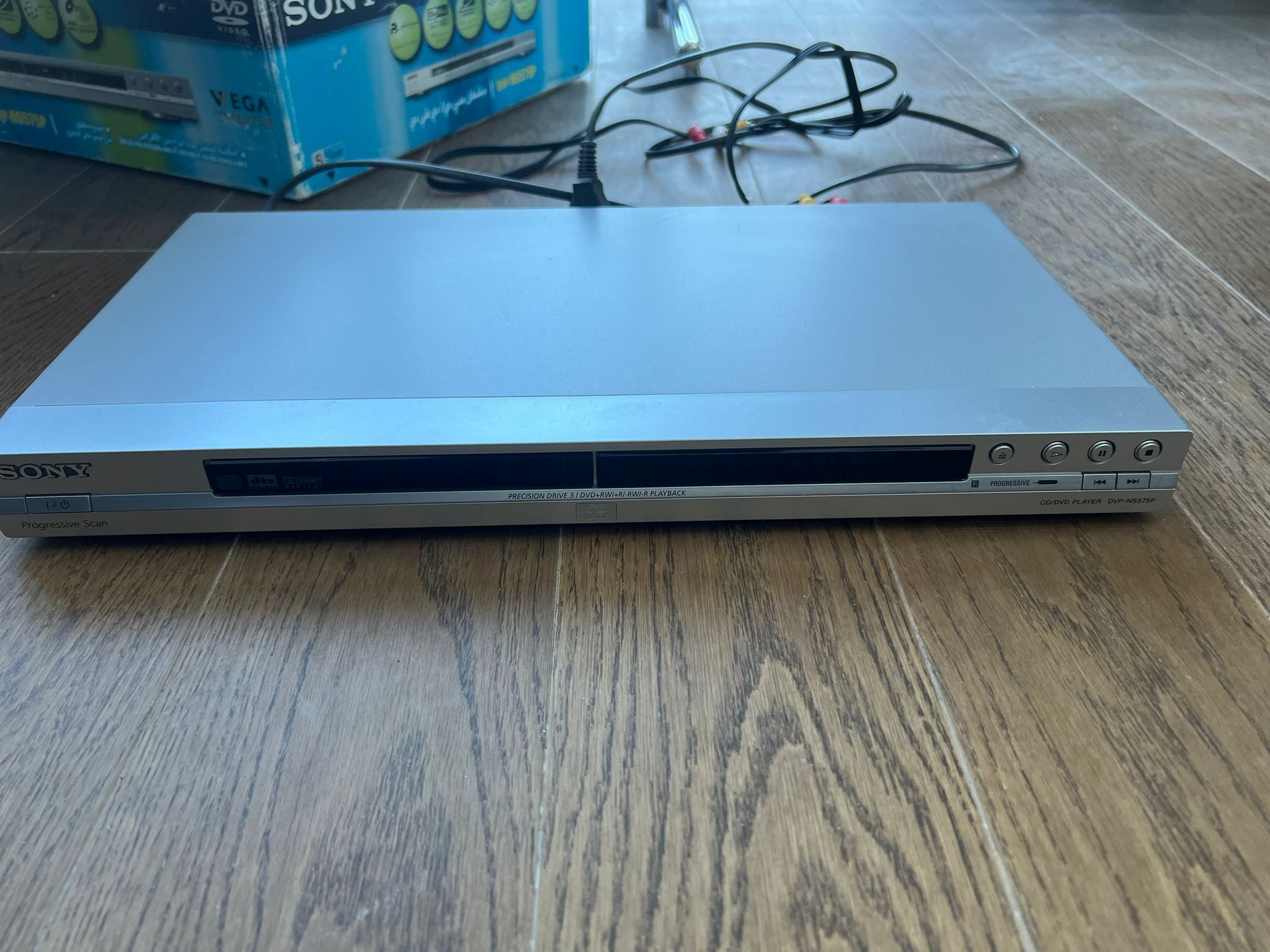 Sony DVD player with remote control box  - Image 3