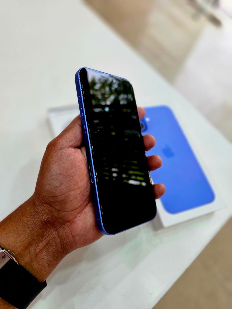 Iphone 16 Plus 128 GB - Blue - Box Open - Just Activated - Image 3