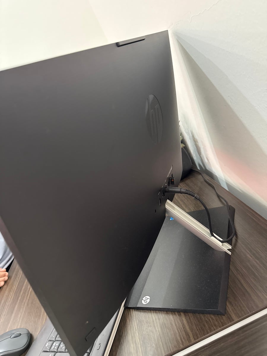HP All in One PC Windows 11 23.8” i5 8GB RAM - Image 2