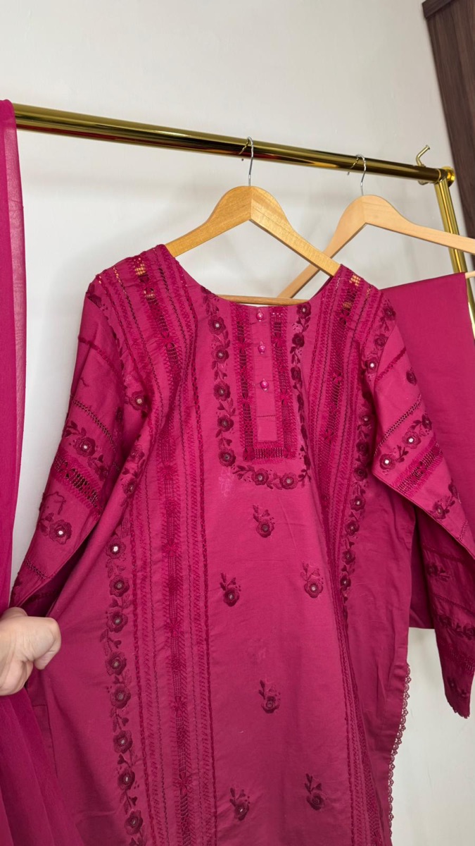 Pakistani fully hand embroidery clothes for sale - Image 3