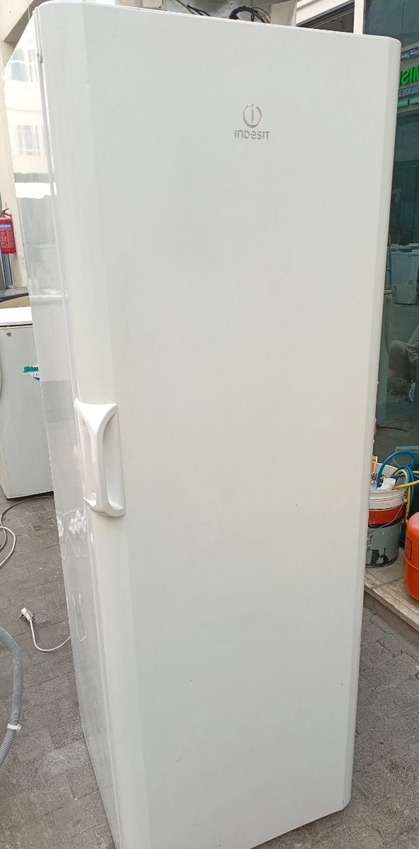 Indesit stand freezer - Image 2
