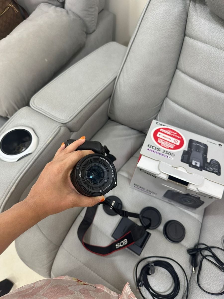Canon 250 d full box 4k video record touchscreen - Image 3