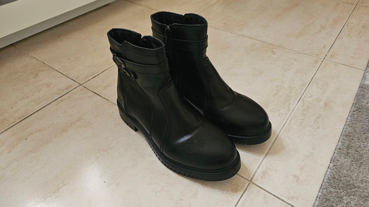 Ladies Boots very good condition - Image 5