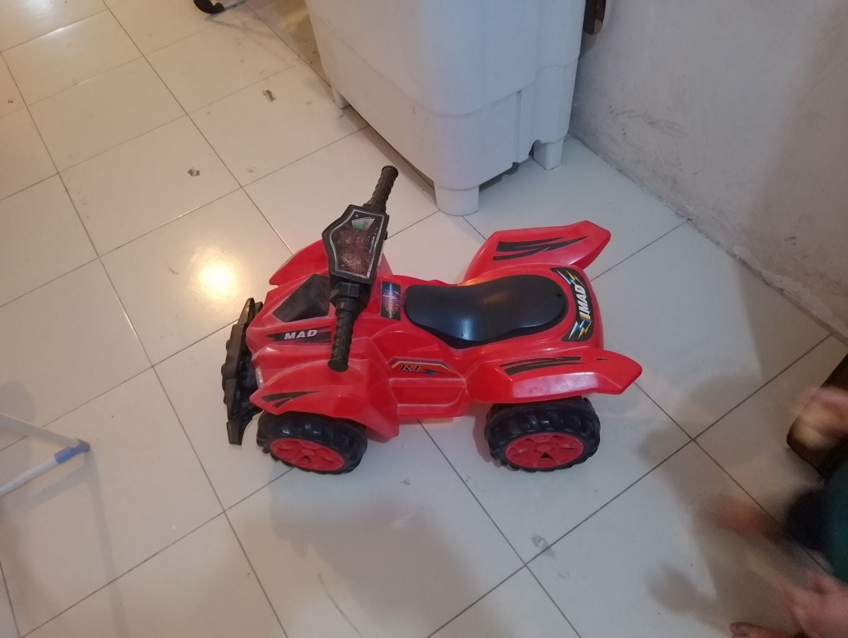 New born kids bed and 3 tyre schooter, manual kids buggy - Image 4