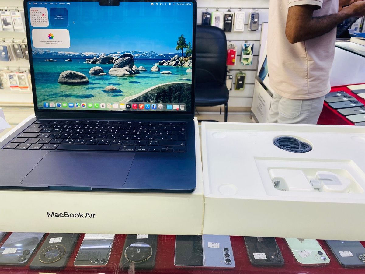 MackBook Air M3 - 13”  512GB SSD - Image 5