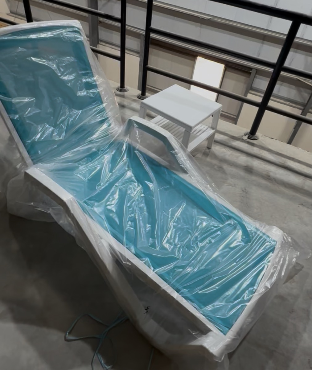 Cost price chair and sunbed and sofas - Image 8