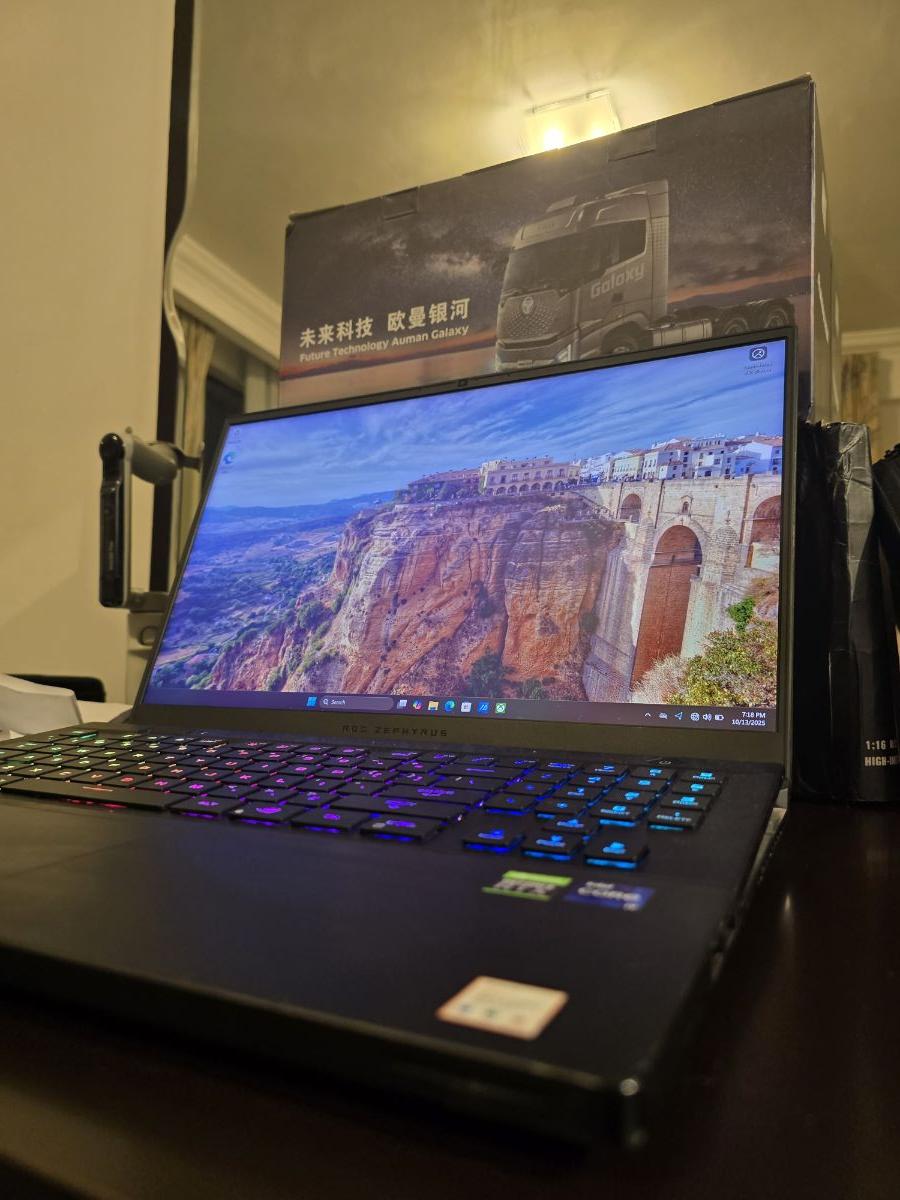 Rog Zephyrus S17 GX703HSD_GX703HS,
I9 -11900H 16 gpu, 32 GB Ram, 2 T SSd, 2K 2560x1440 165hz RTX3080 - Image 3