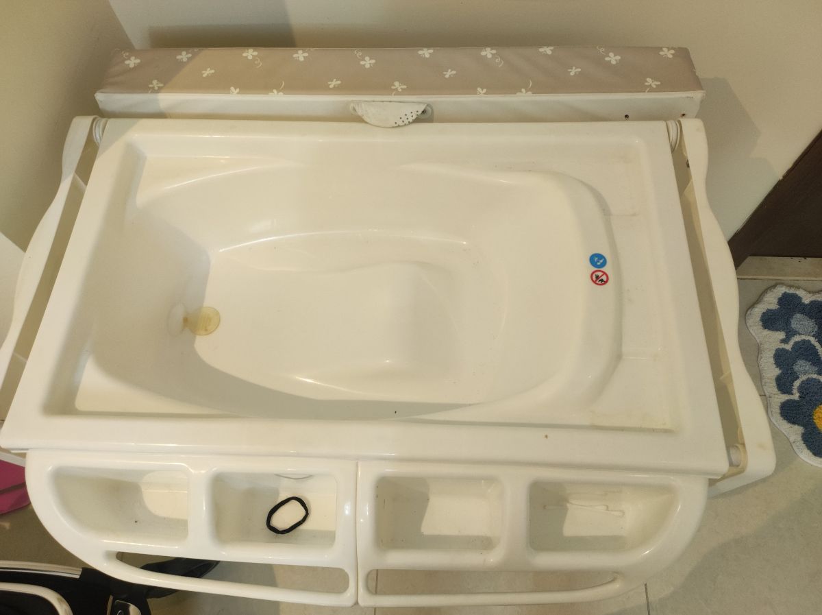 Baby changing and bathing table early used - Image 3