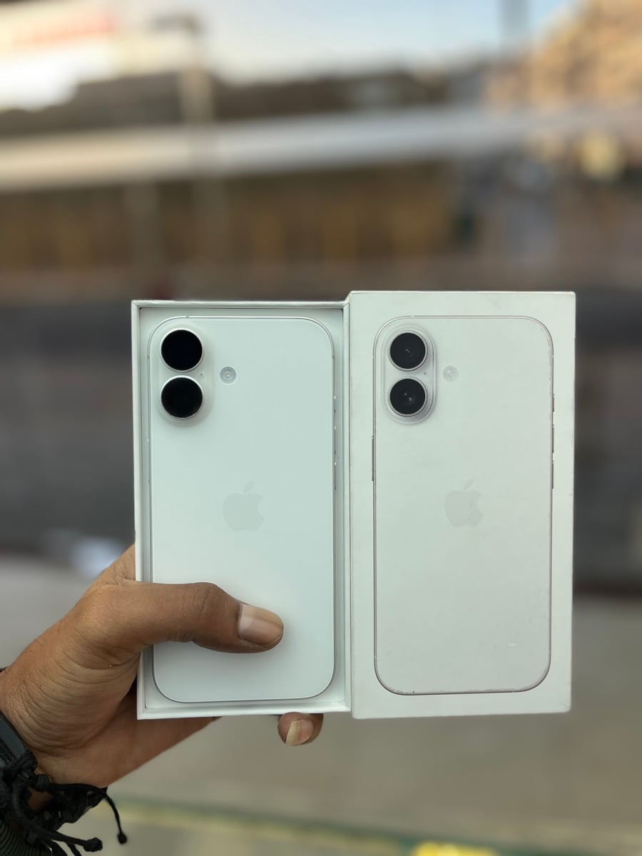 I phone 17 white 256gb - Image 2