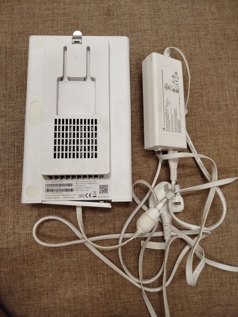 Huawei H352-381 5G CPE Max 5 - Image 3
