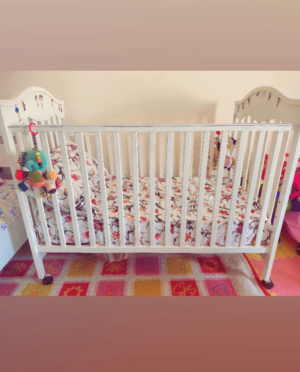 Baby crib with mattress - Image 2
