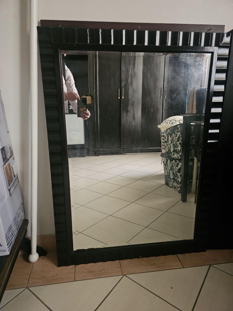 Mirror and bean bag chair - Image 5