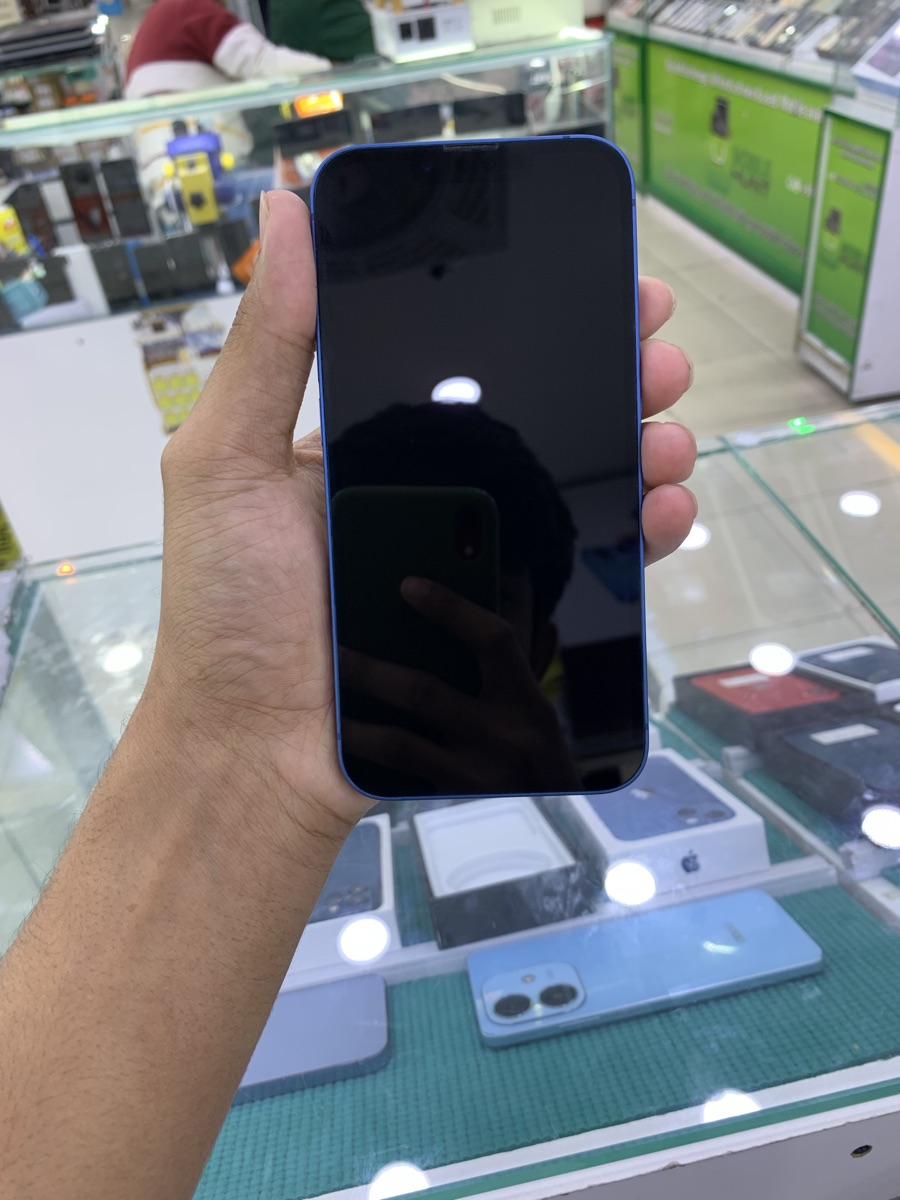 iPhone 13 - Image 7