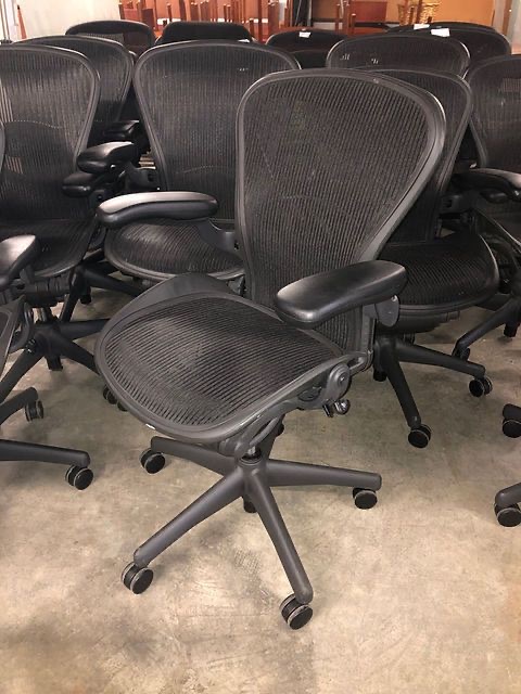 Used aron miller office chair - Image 2