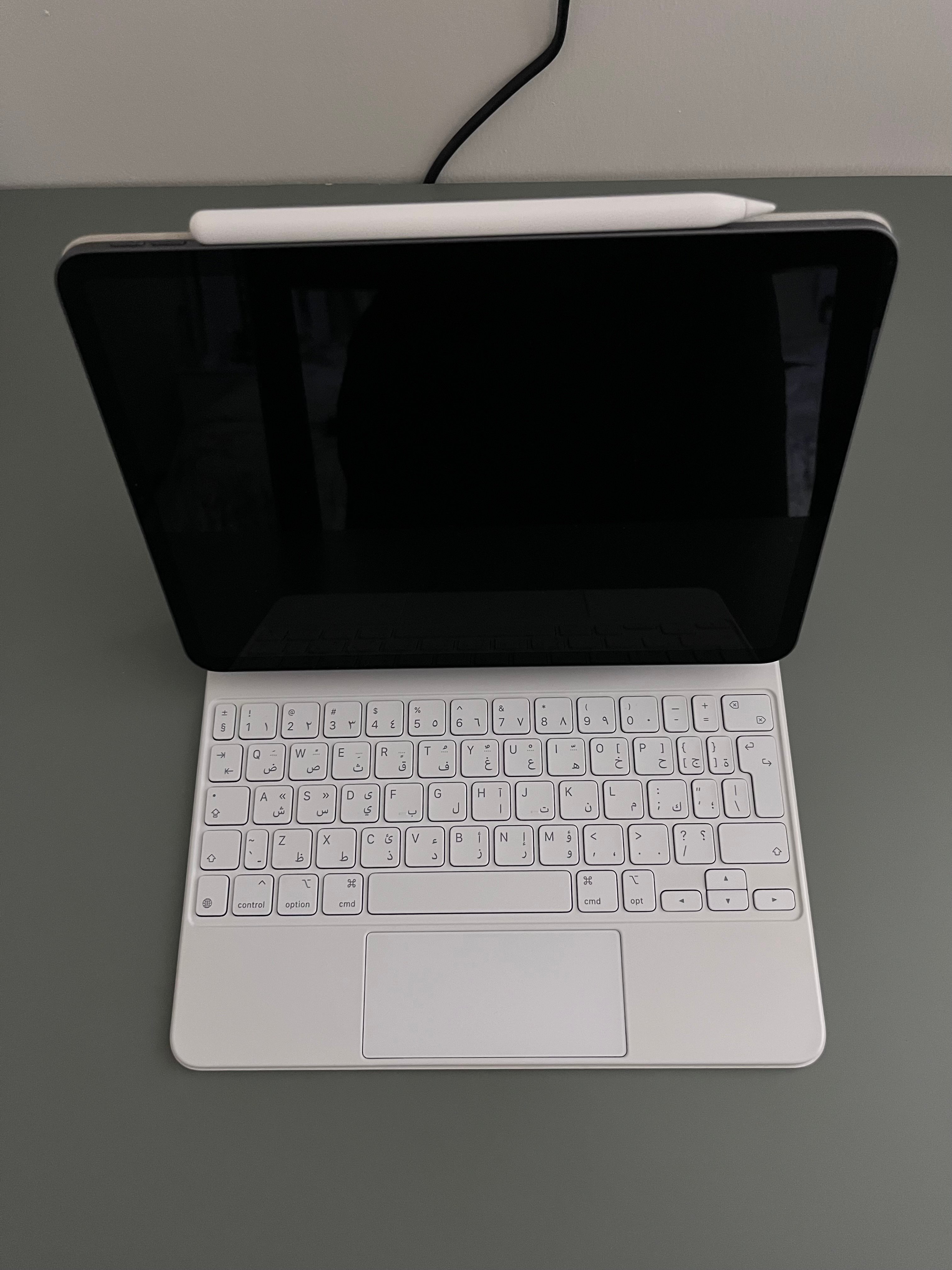 Ipad pro 3rd generation 11 inchs with ipad magic key board - Image 3