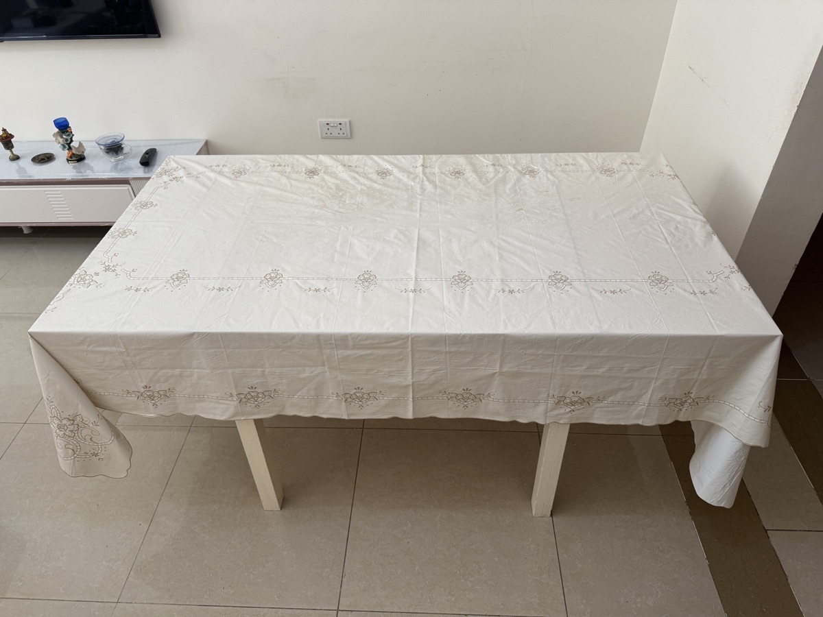 Dinning table + chair for sell, Wooden made Very good quality 200Qr for 4 chair, Location al khor - Image 4
