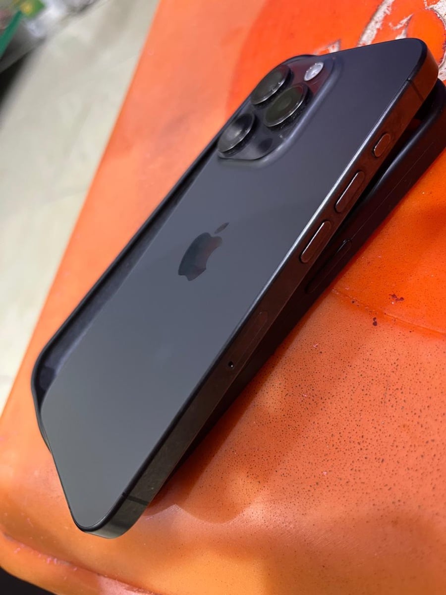 iPhone 15 pro 128gb - Image 1