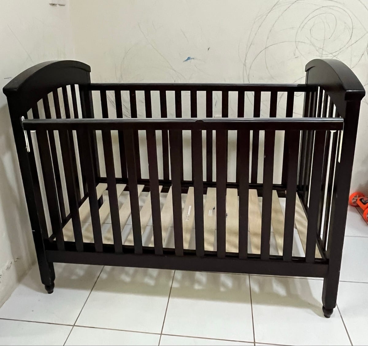 Baby crib - Image 1