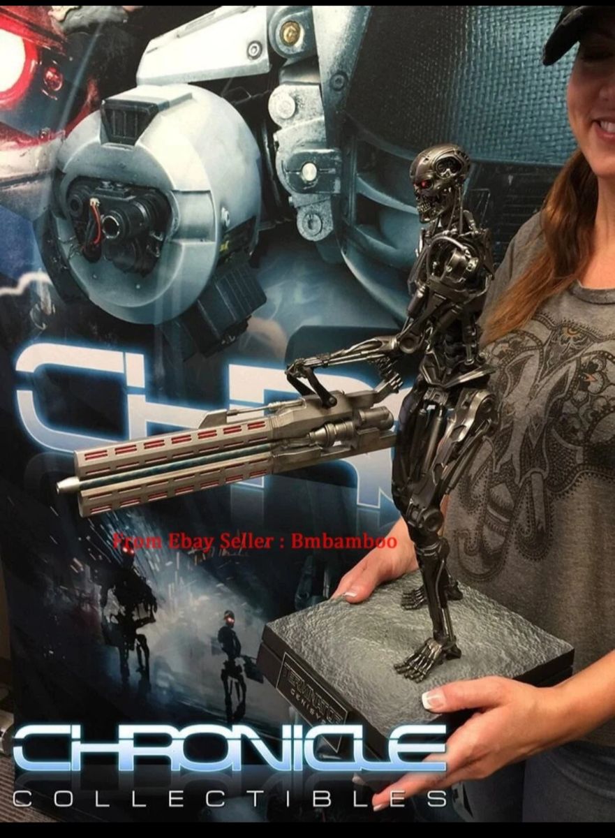 Terminator Genisys Endoskeleton 1/4 Scale Statue – LED Eyes – Rare Collector’s Item - Image 4