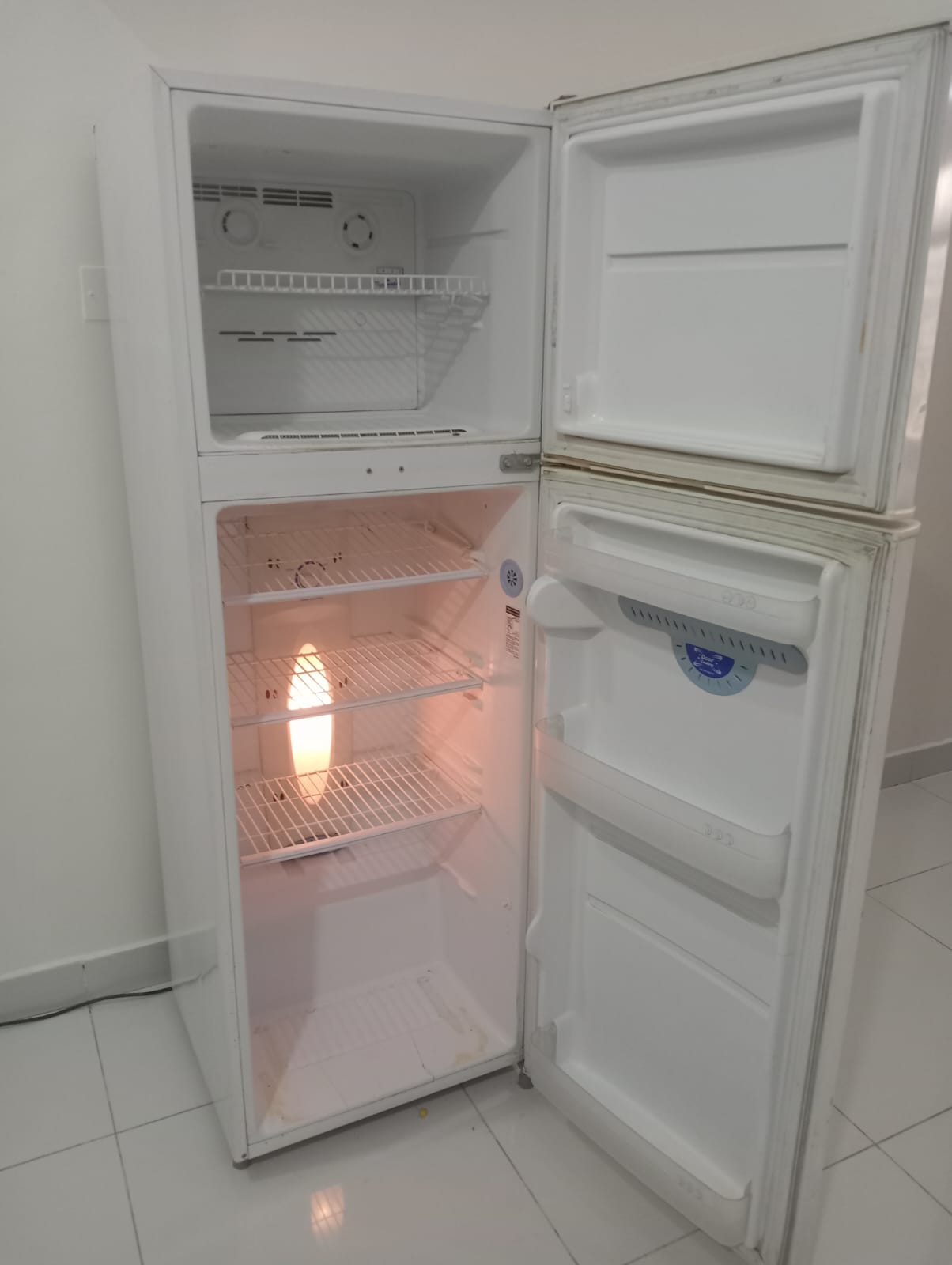Refrigerators 2 Nos in Good condition - Image 2