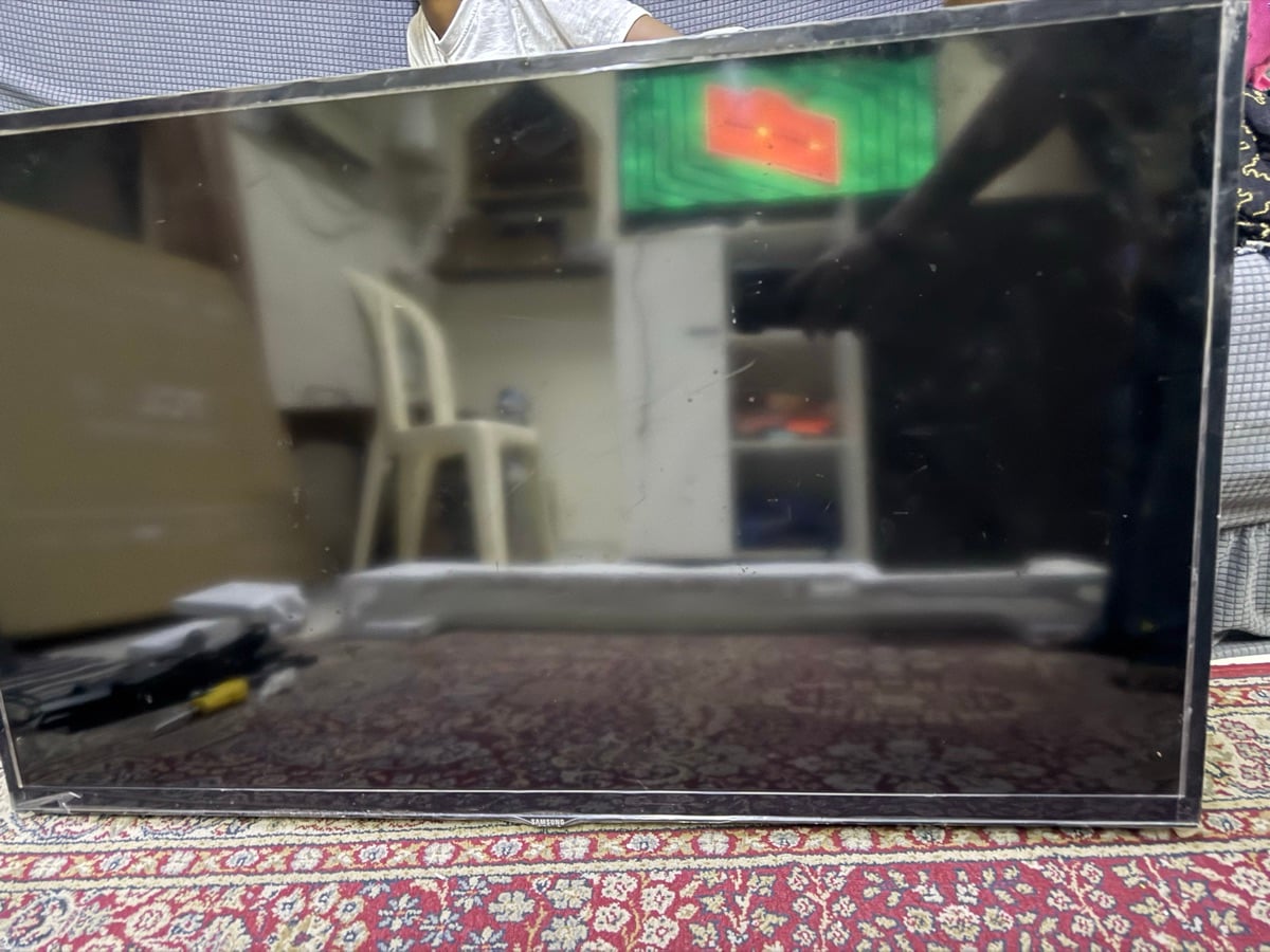 Samsung 40’ Full HD LED smart TV - Image 2