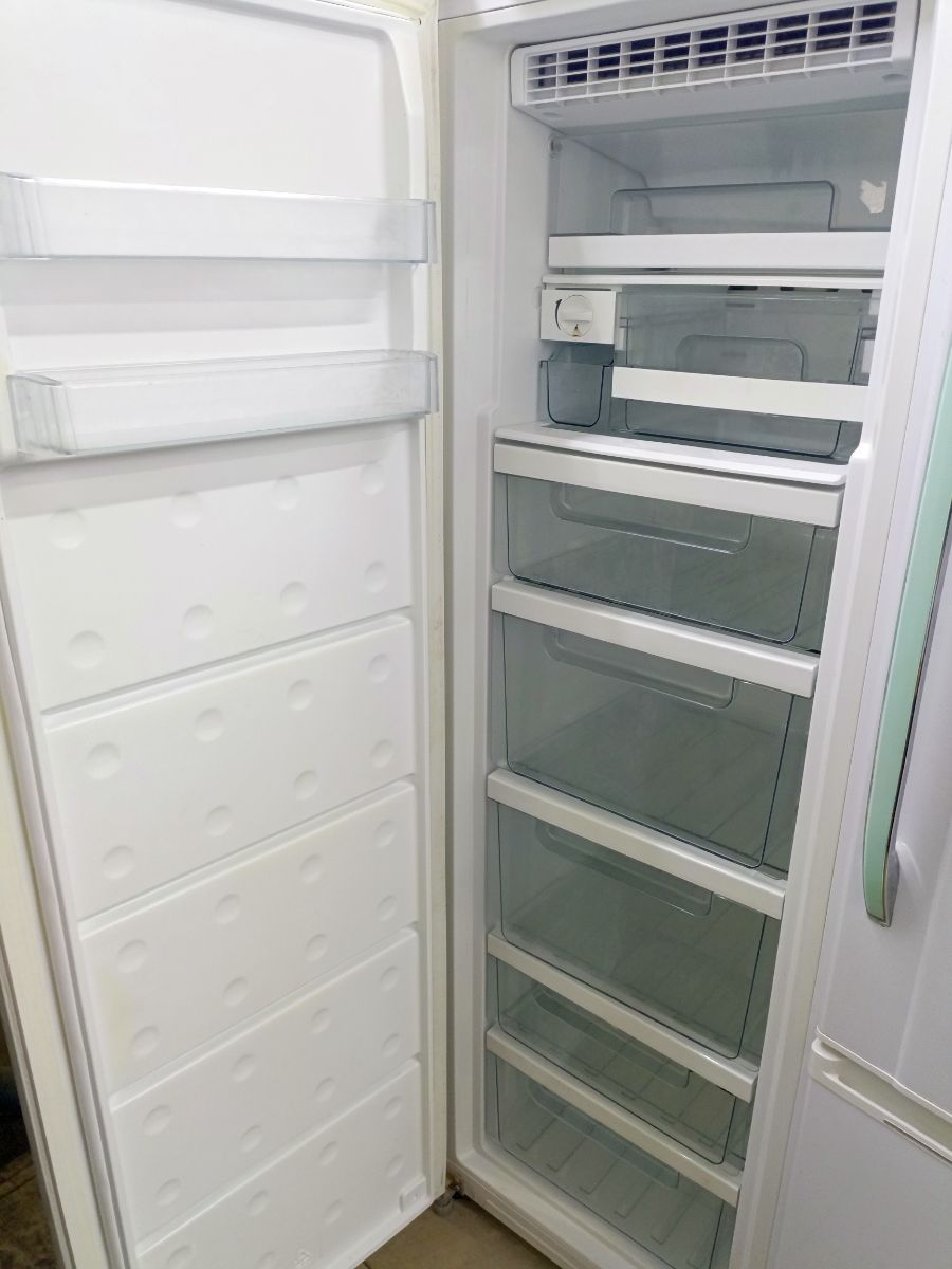 Aveva stand freezer - Image 2